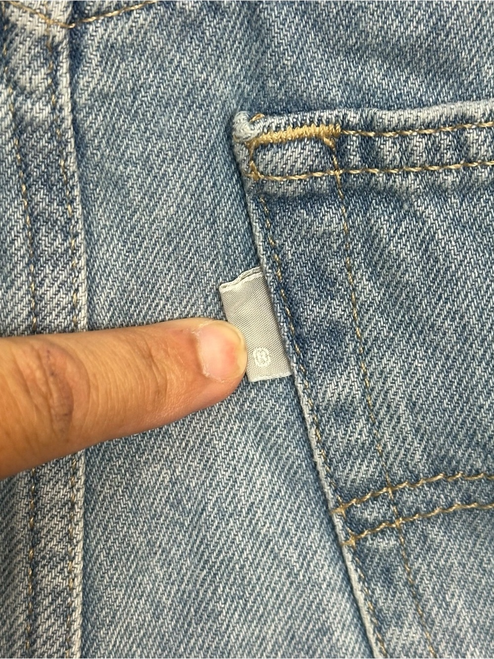 Levi’s SilverTab Mom Shorts W30 Light Wash High Rise Distressed Raw Hem Y2K - Picture 5 of 12